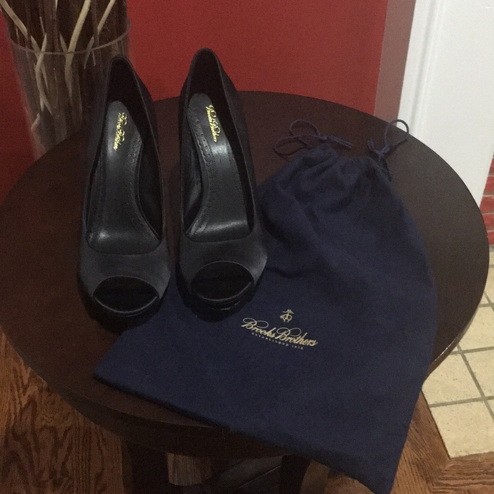 🔥 Brooks Brothers Black Satin Heels size 8.5 🔥